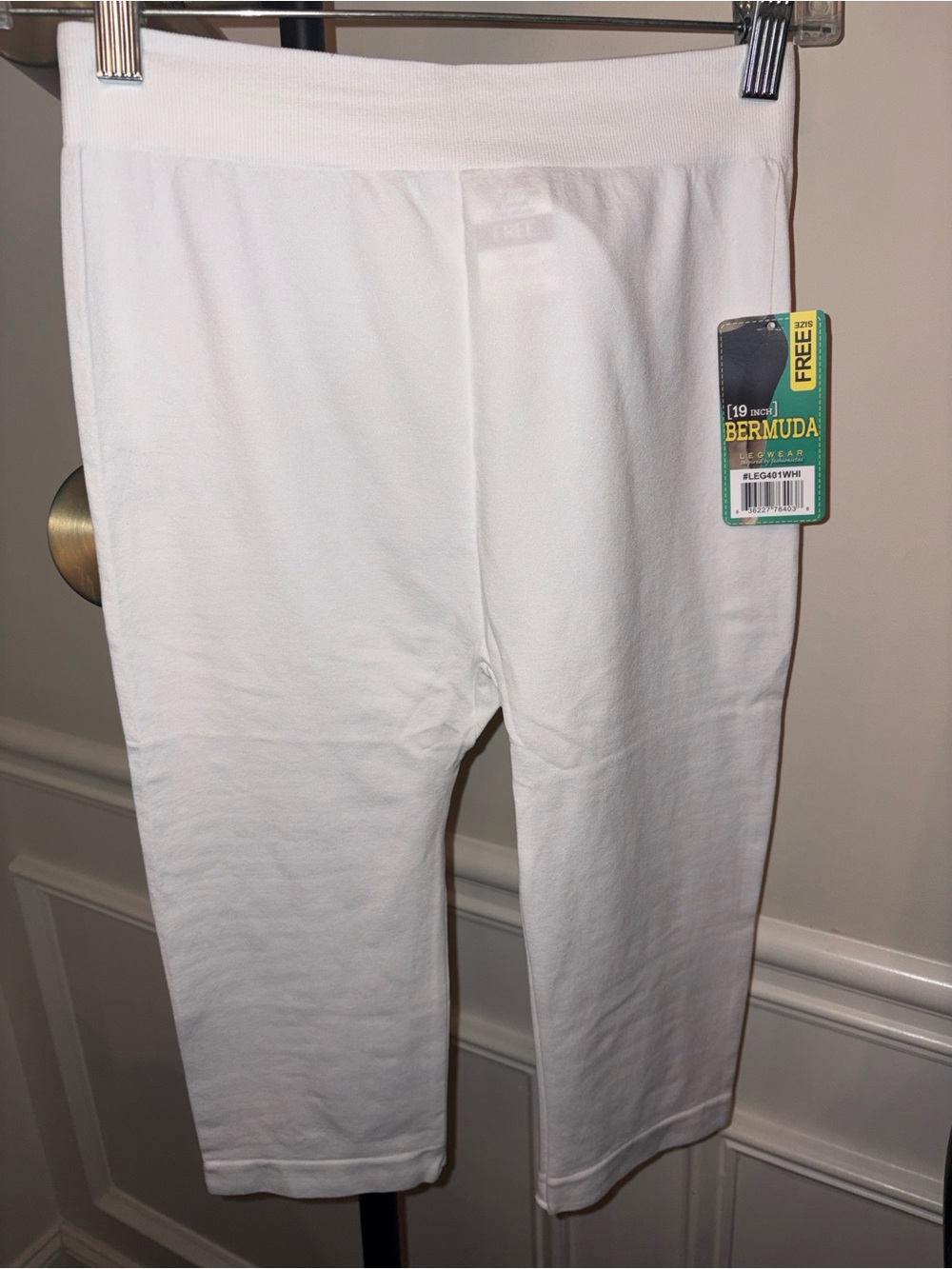 NWT 19" White Bermuda Bottoms